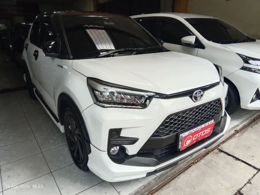 Foto Mobil Bekas Kanan Depan Toyota Raize 1.0 G tahun 2022
