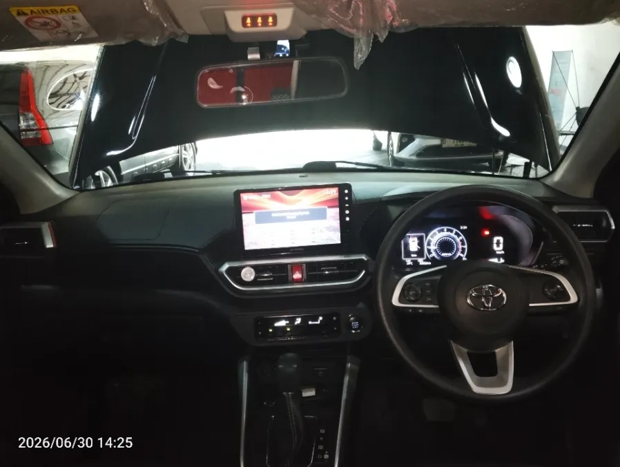 Foto Mobil Bekas Dashboard Toyota Raize 1.0 G tahun 2023