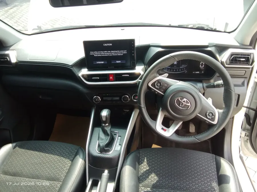 Foto Mobil Bekas Dashboard Toyota Raize 1.0 G tahun 2023