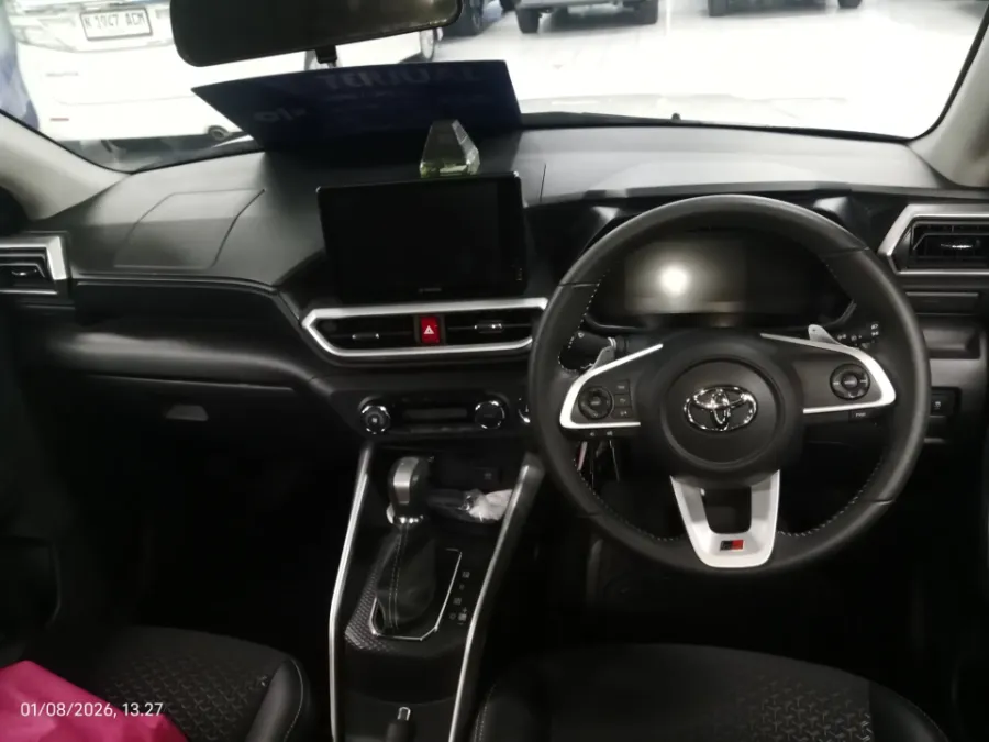 Foto Mobil Bekas Dashboard Toyota Raize 1.0 G tahun 2023