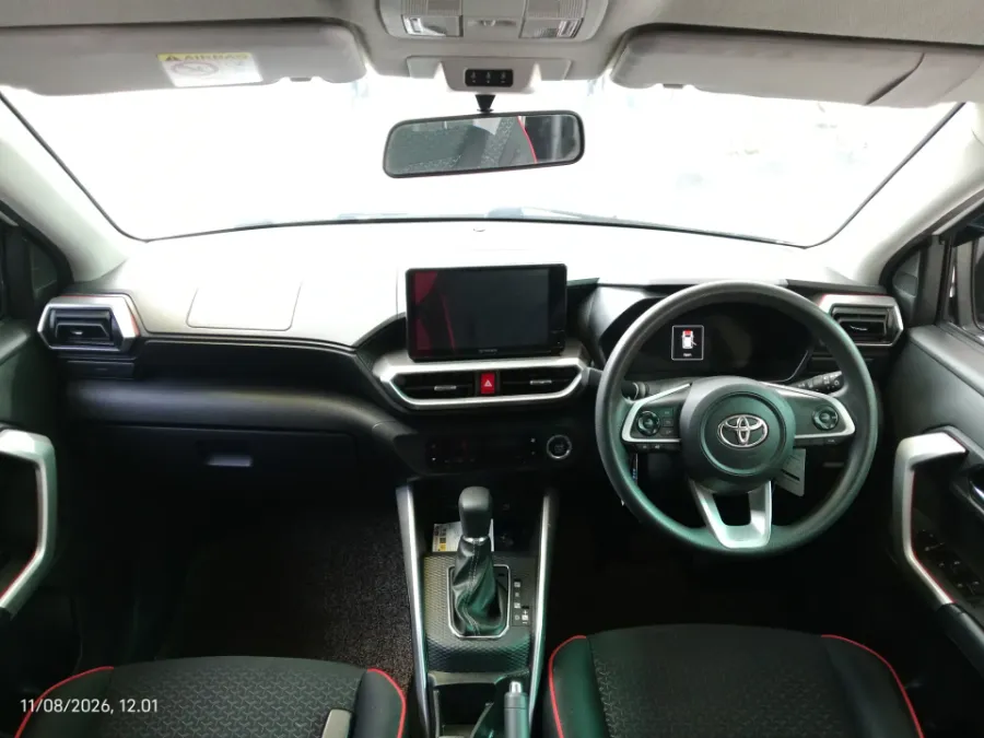 Foto Mobil Bekas Dashboard Toyota Raize 1.0 G tahun 2023