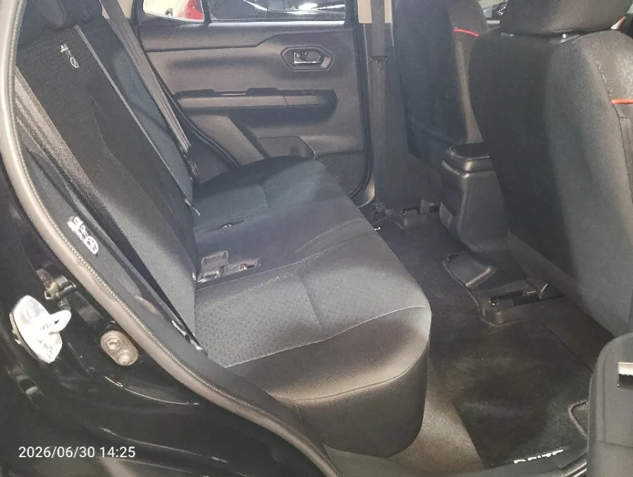 Foto Mobil Bekas Kabin Belakang Toyota Raize 1.0 G tahun 2023