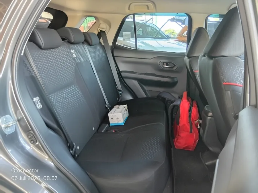 Foto Mobil Bekas Kabin Belakang Toyota Raize 1.0 G tahun 2023