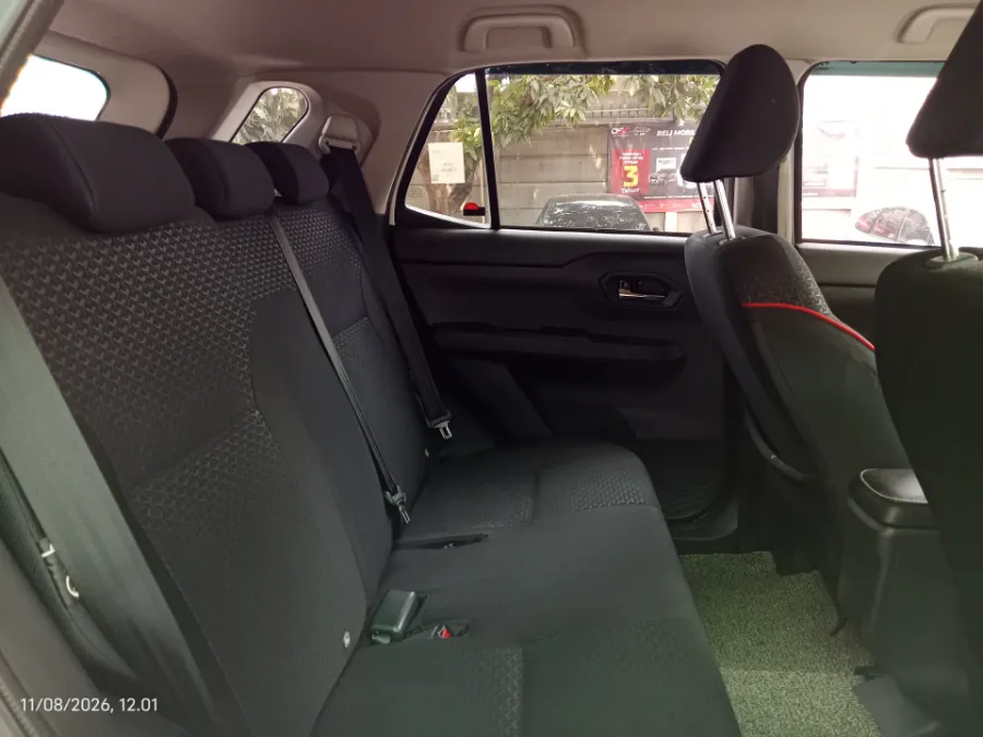 Foto Mobil Bekas Kabin Belakang Toyota Raize 1.0 G tahun 2023