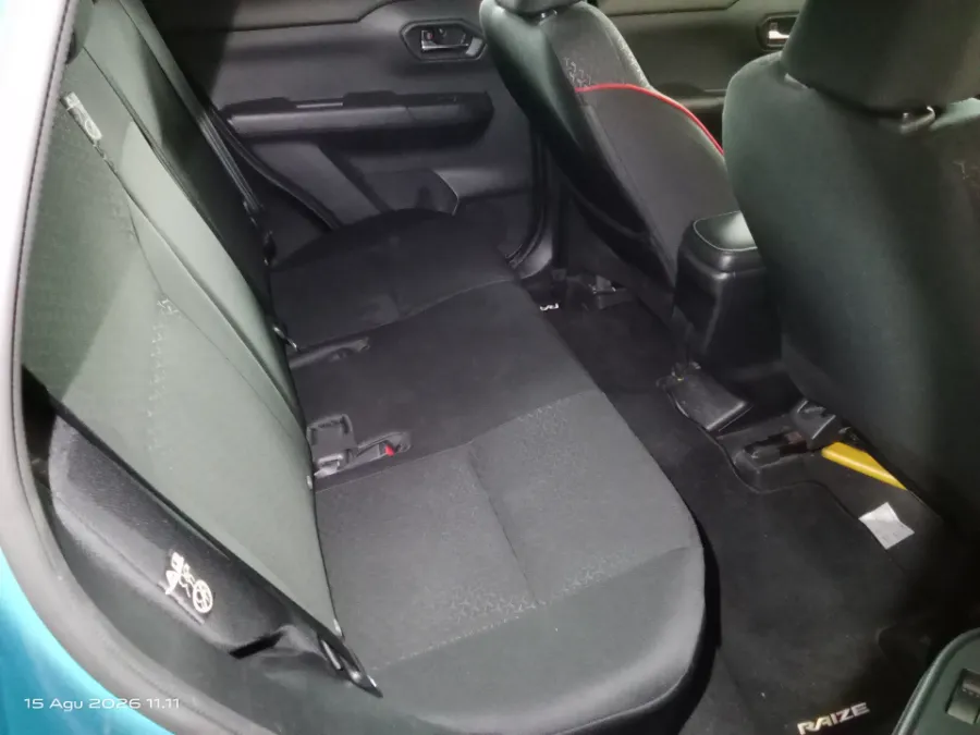 Foto Mobil Bekas Kabin Belakang Toyota Raize 1.0 G tahun 2023