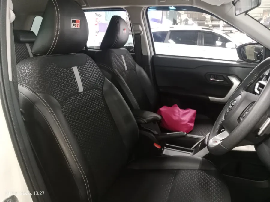 Foto Mobil Bekas Kabin Depan Toyota Raize 1.0 G tahun 2023
