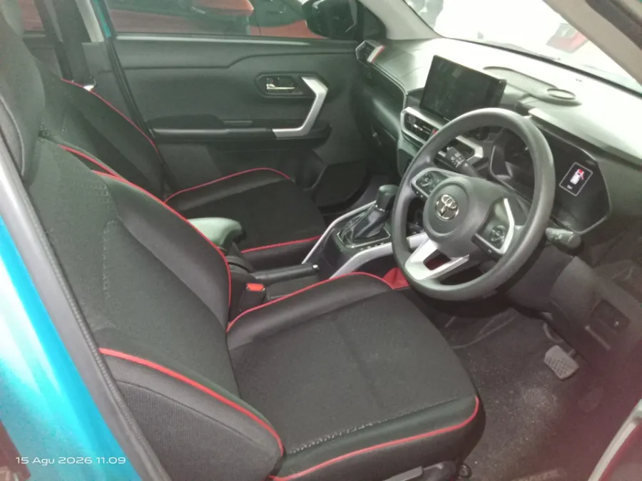 Foto Mobil Bekas Kabin Depan Toyota Raize 1.0 G tahun 2023