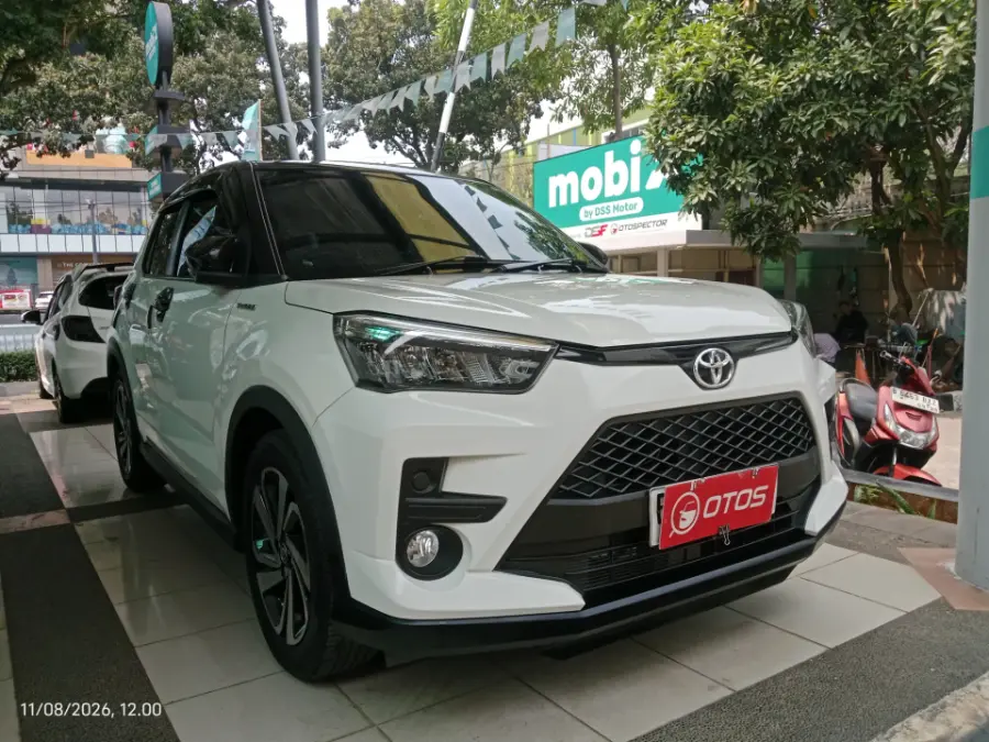 Foto Mobil Bekas Kanan Depan Toyota Raize 1.0 G tahun 2023