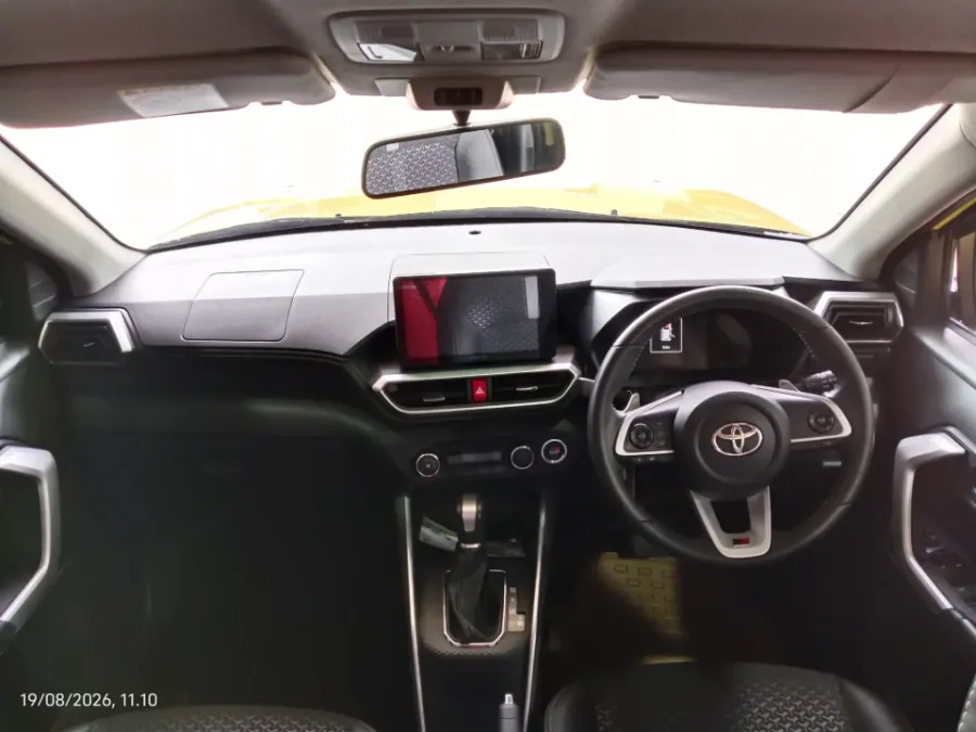 Foto Mobil Bekas Dashboard Toyota Raize 1.0 G tahun 2024