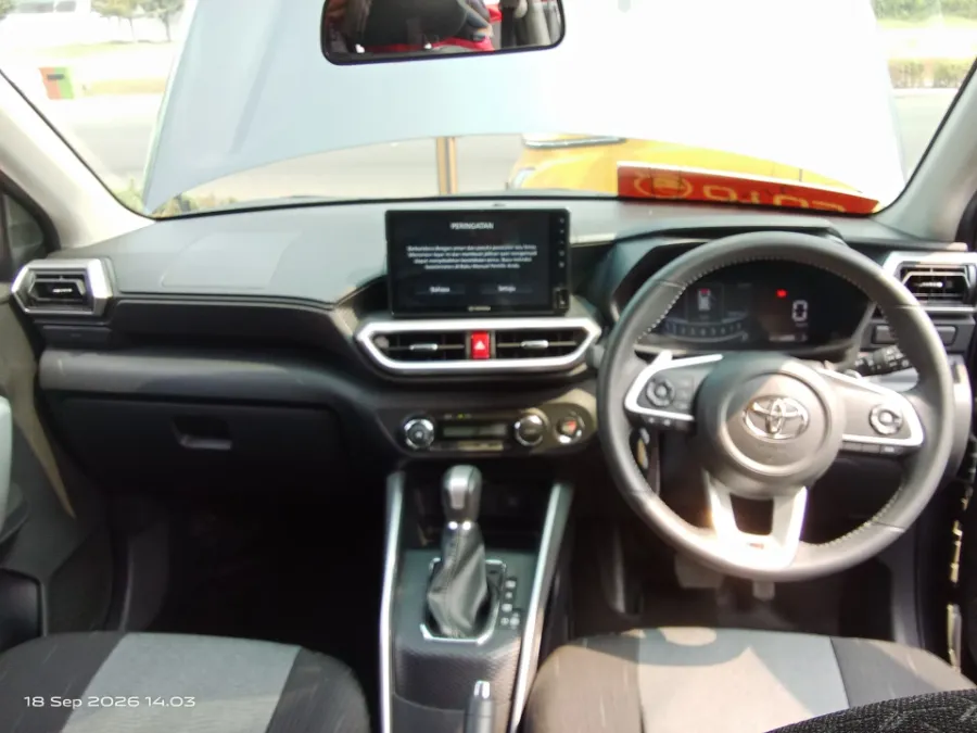 Foto Mobil Bekas Dashboard Toyota Raize 1.0 G tahun 2024