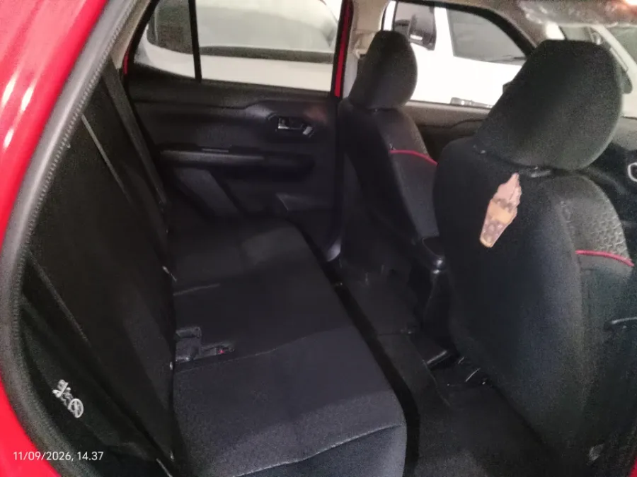 Foto Mobil Bekas Kabin Belakang Toyota Raize 1.0 G tahun 2024