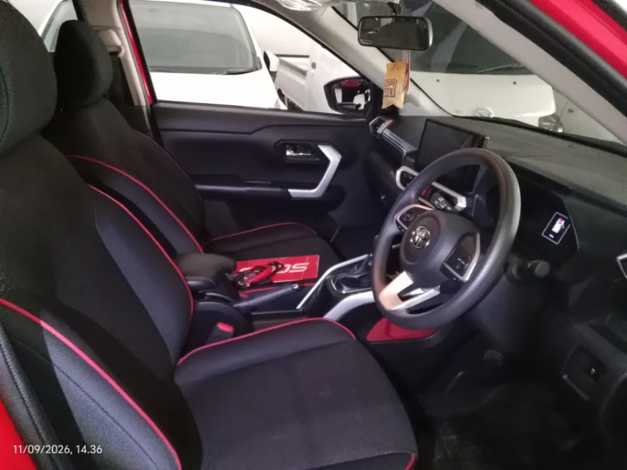 Foto Mobil Bekas Kabin Depan Toyota Raize 1.0 G tahun 2024