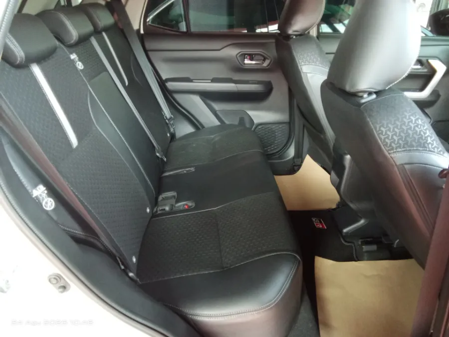 Foto Mobil Bekas Kabin Belakang Toyota Raize 1.0 G tahun 2025