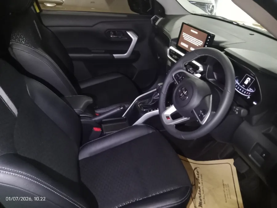 Foto Mobil Bekas Kabin Depan Toyota Raize 1.0 G tahun 2025