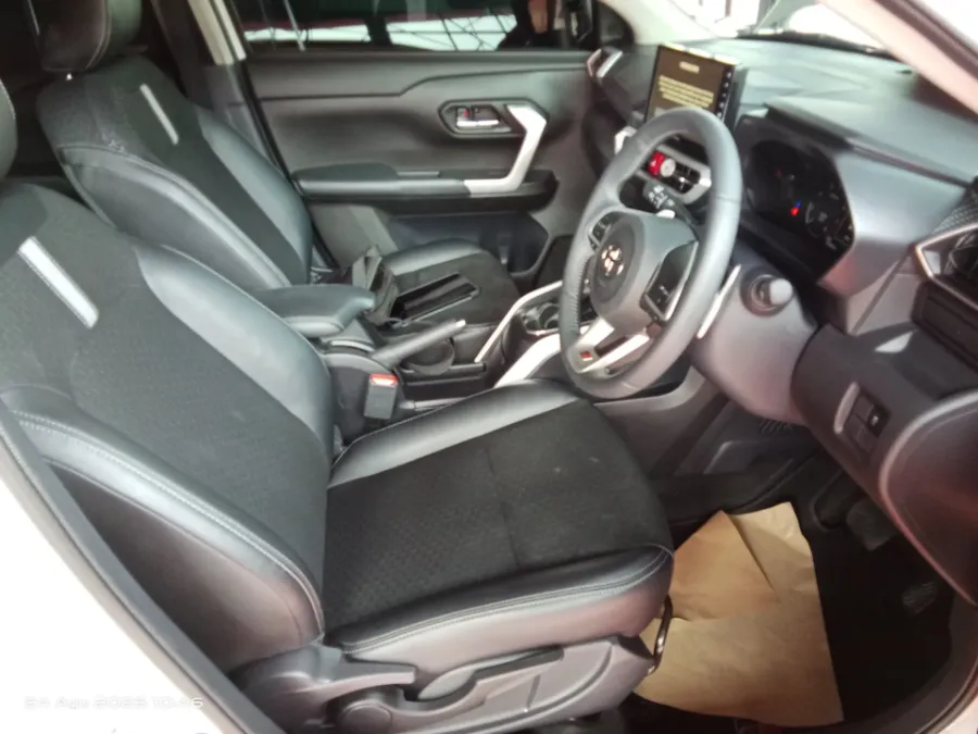 Foto Mobil Bekas Kabin Depan Toyota Raize 1.0 G tahun 2025