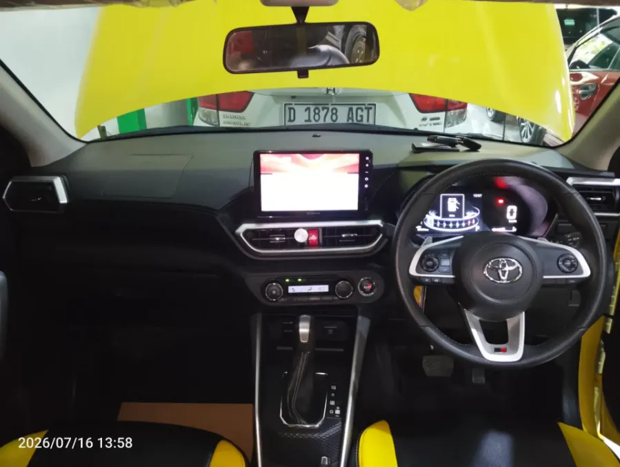 Foto Mobil Bekas Dashboard Toyota Raize 1.0 GR Sport tahun 2021