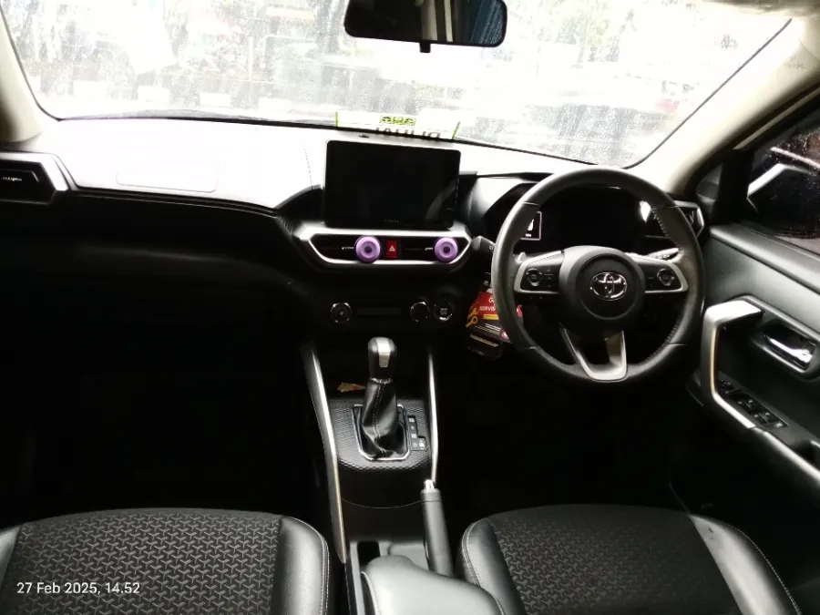 Foto Mobil Bekas Dashboard Toyota Raize 1.0 GR Sport tahun 2021