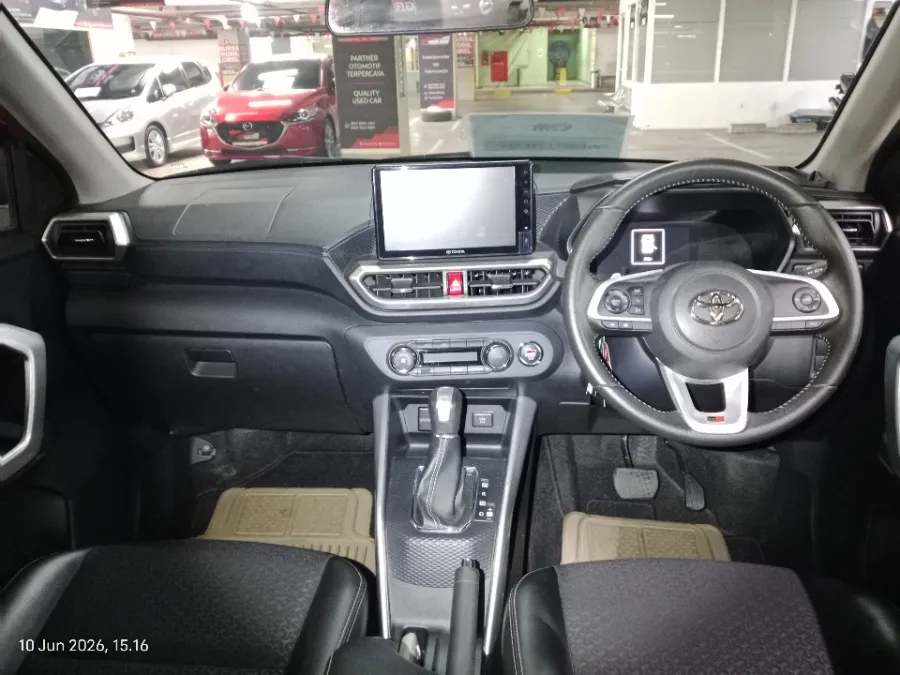 Foto Mobil Bekas Dashboard Toyota Raize 1.0 GR Sport tahun 2021