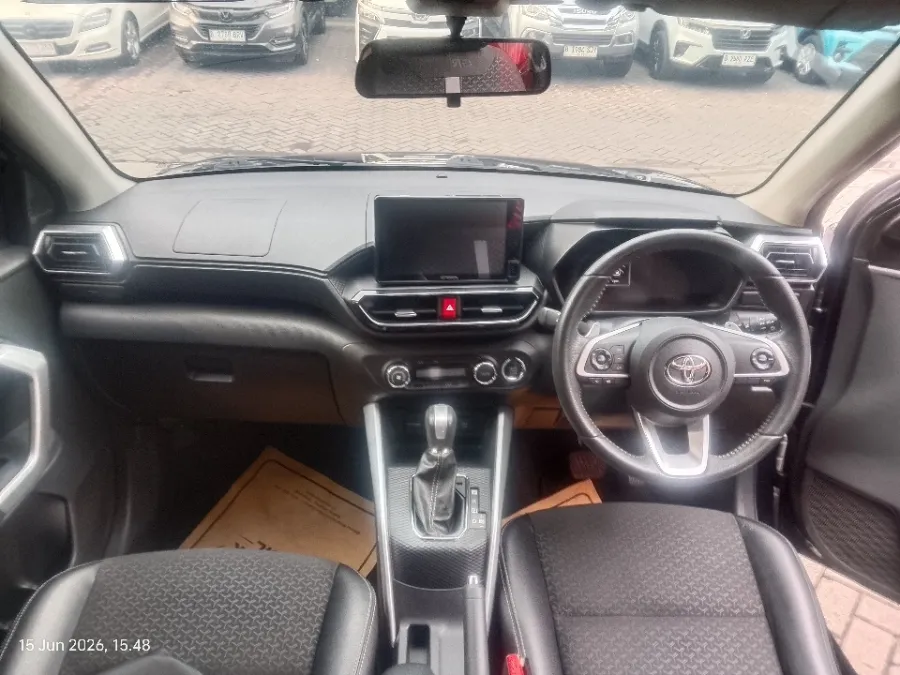 Foto Mobil Bekas Dashboard Toyota Raize 1.0 GR Sport tahun 2021