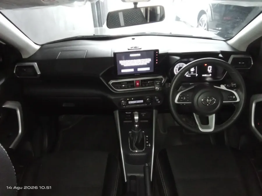 Foto Mobil Bekas Dashboard Toyota Raize 1.0 GR Sport tahun 2021