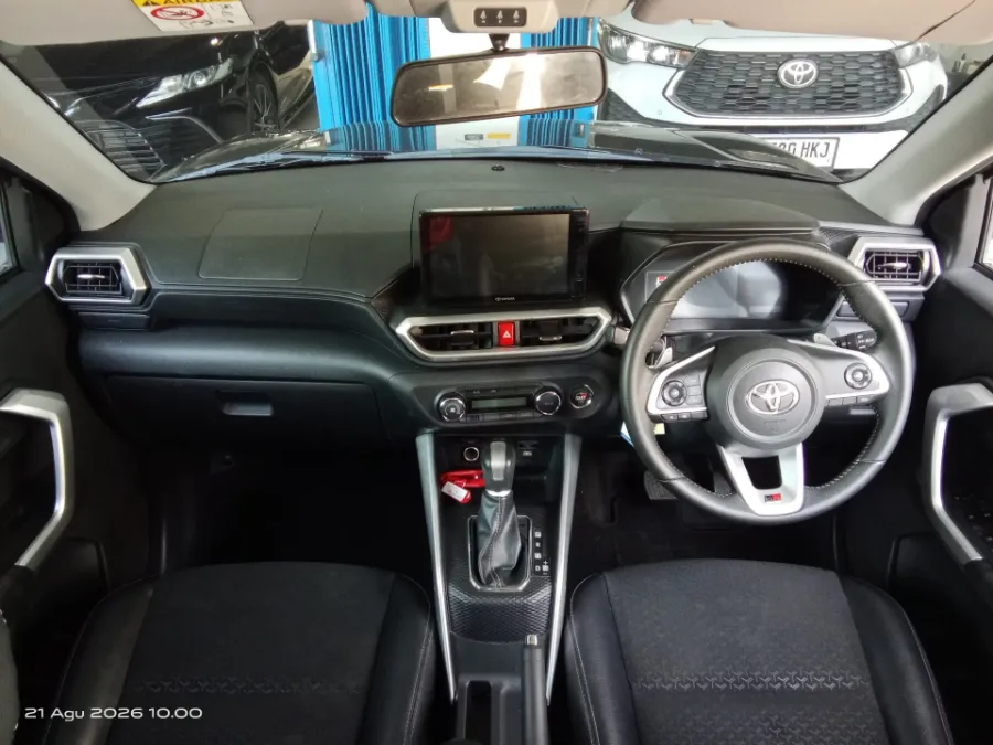 Foto Mobil Bekas Dashboard Toyota Raize 1.0 GR Sport tahun 2021