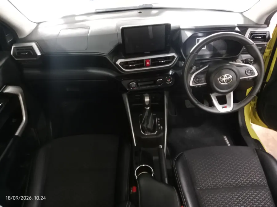 Foto Mobil Bekas Dashboard Toyota Raize 1.0 GR Sport tahun 2021