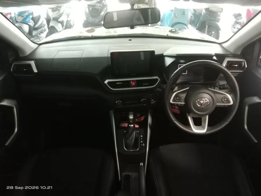 Foto Mobil Bekas Dashboard Toyota Raize 1.0 GR Sport tahun 2021