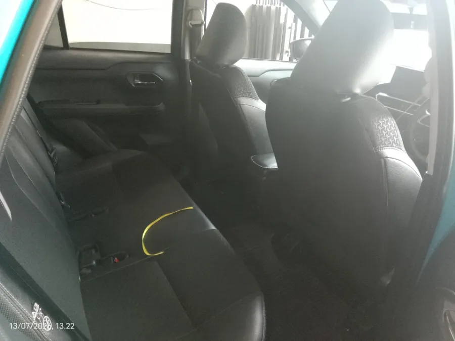 Foto Mobil Bekas Kabin Belakang Toyota Raize 1.0 GR Sport tahun 2021