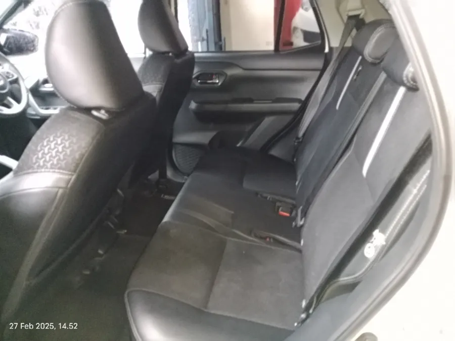 Foto Mobil Bekas Kabin Belakang Toyota Raize 1.0 GR Sport tahun 2021