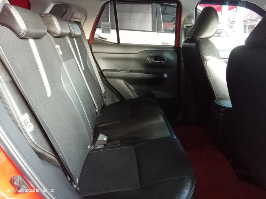 Foto Mobil Bekas Kabin Belakang Toyota Raize 1.0 GR Sport tahun 2021