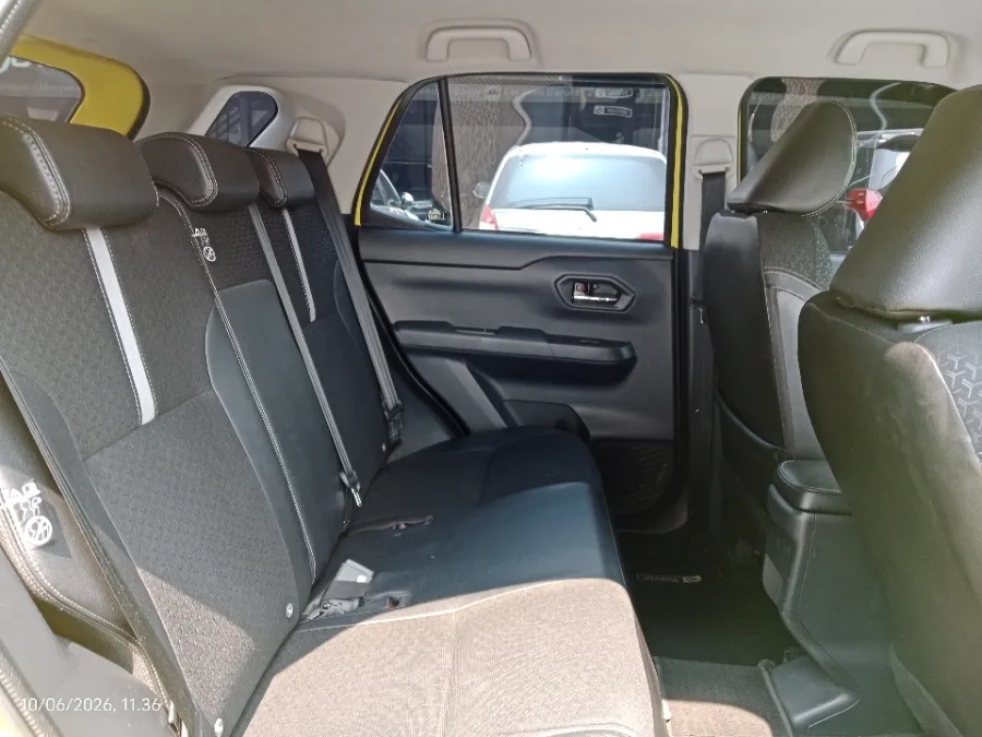 Foto Mobil Bekas Kabin Belakang Toyota Raize 1.0 GR Sport tahun 2021