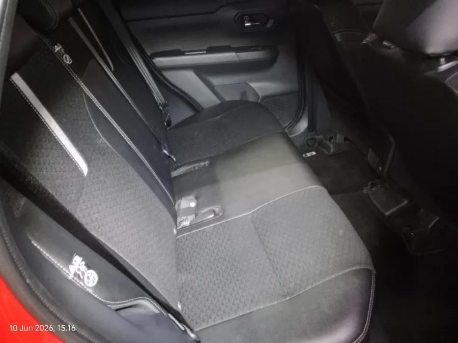 Foto Mobil Bekas Kabin Belakang Toyota Raize 1.0 GR Sport tahun 2021