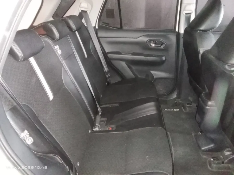 Foto Mobil Bekas Kabin Belakang Toyota Raize 1.0 GR Sport tahun 2021