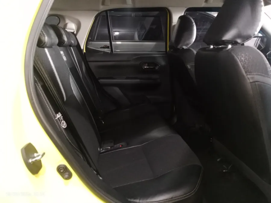 Foto Mobil Bekas Kabin Belakang Toyota Raize 1.0 GR Sport tahun 2021