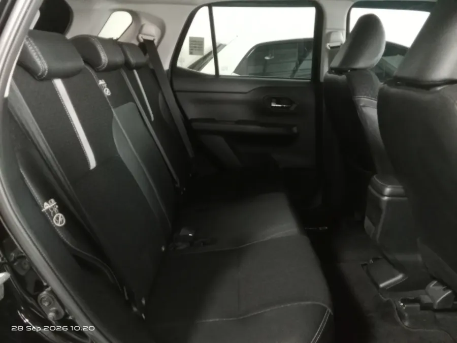 Foto Mobil Bekas Kabin Belakang Toyota Raize 1.0 GR Sport tahun 2021
