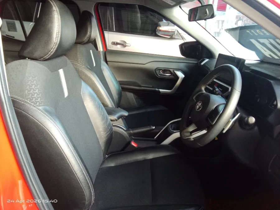 Foto Mobil Bekas Kabin Depan Toyota Raize 1.0 GR Sport tahun 2021