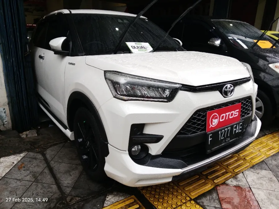 Foto Mobil Bekas Kanan Depan Toyota Raize 1.0 GR Sport tahun 2021