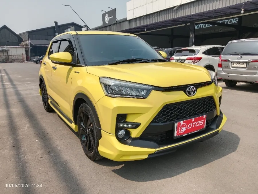 Foto Mobil Bekas Kanan Depan Toyota Raize 1.0 GR Sport tahun 2021