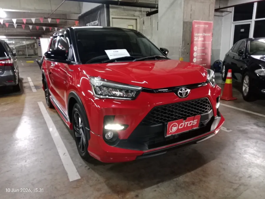 Foto Mobil Bekas Kanan Depan Toyota Raize 1.0 GR Sport tahun 2021