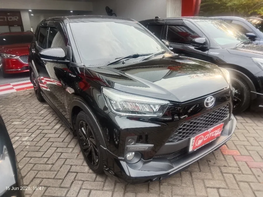 Foto Mobil Bekas Kanan Depan Toyota Raize 1.0 GR Sport tahun 2021