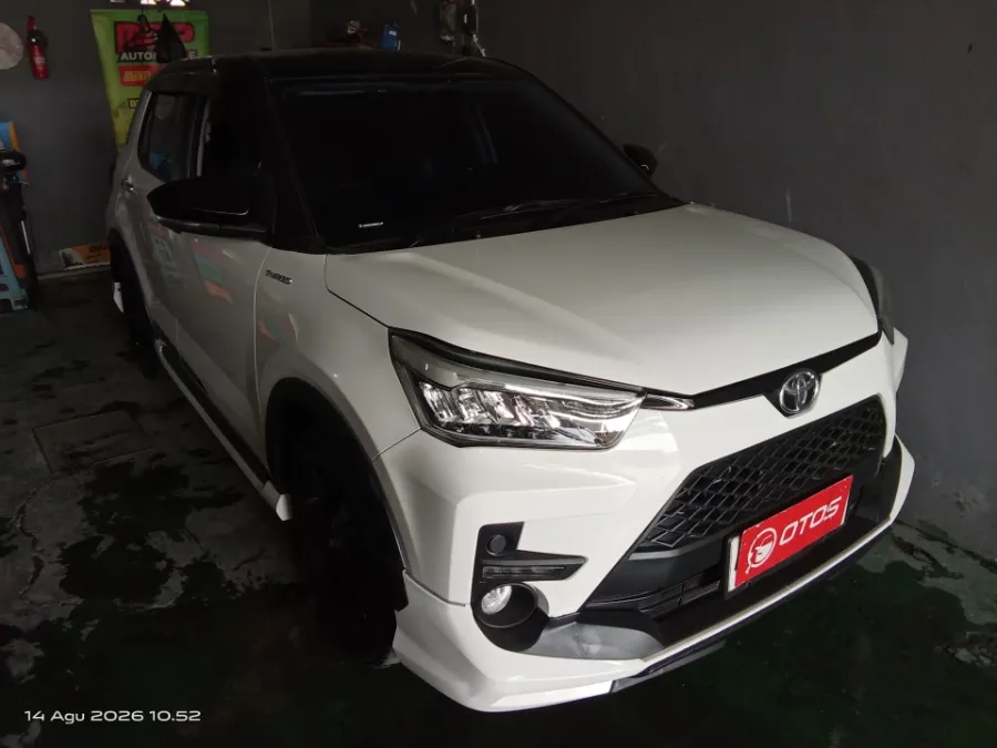 Foto Mobil Bekas Kanan Depan Toyota Raize 1.0 GR Sport tahun 2021