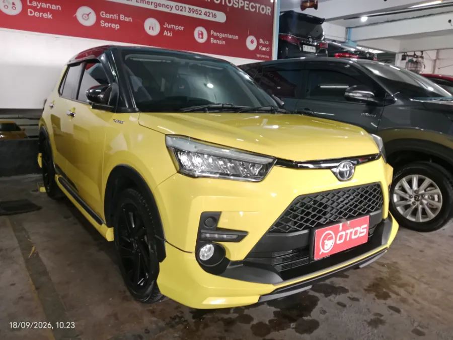 Foto Mobil Bekas Kanan Depan Toyota Raize 1.0 GR Sport tahun 2021