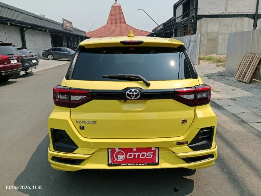 Foto Mobil Bekas Tampak Belakang Toyota Raize 1.0 GR Sport tahun 2021
