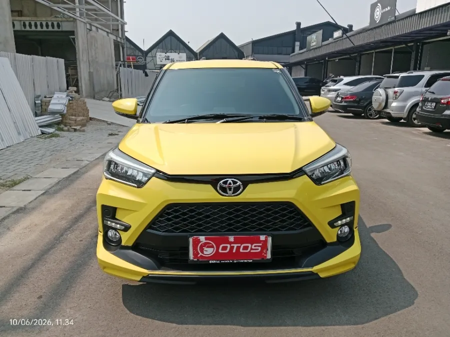 Foto Mobil Bekas Tampak Depan Toyota Raize 1.0 GR Sport tahun 2021