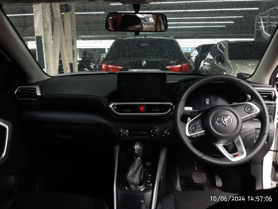 Foto Mobil Bekas Dashboard Toyota Raize 1.0 GR Sport tahun 2022