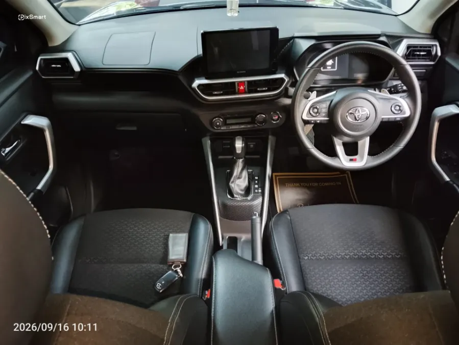 Foto Mobil Bekas Dashboard Toyota Raize 1.0 GR Sport tahun 2022