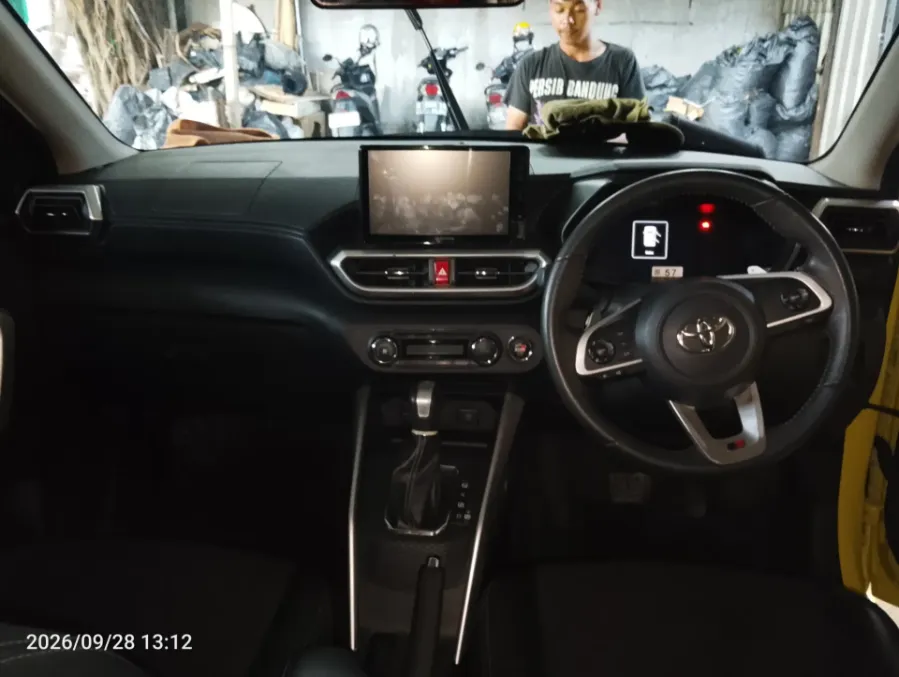 Foto Mobil Bekas Dashboard Toyota Raize 1.0 GR Sport tahun 2022