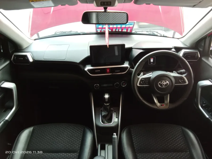 Foto Mobil Bekas Dashboard Toyota Raize 1.0 GR Sport tahun 2022