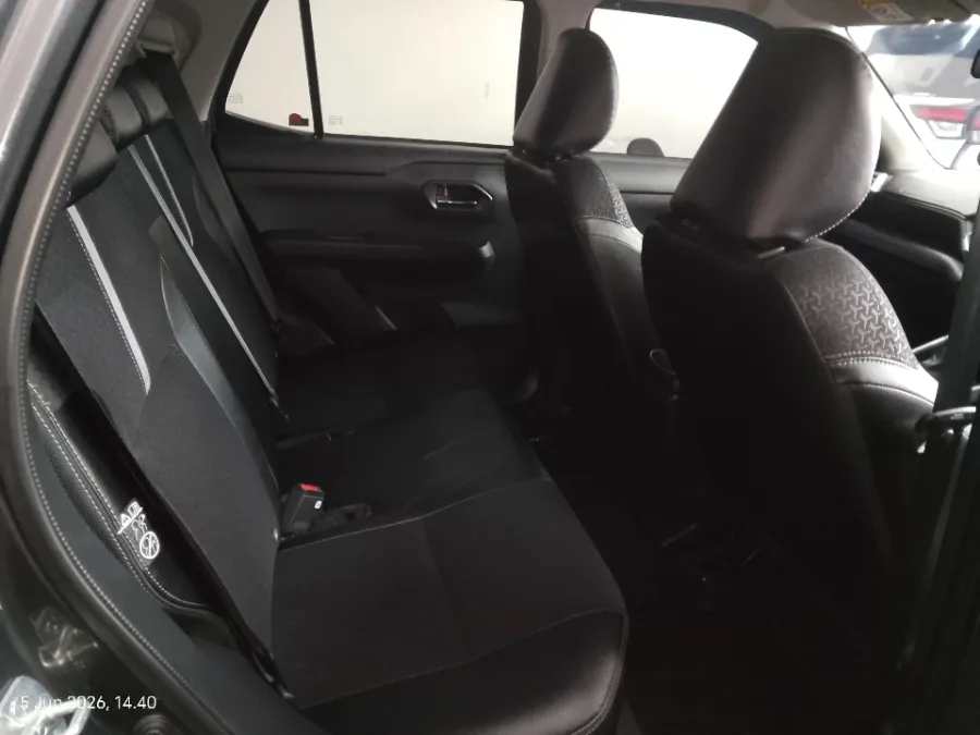 Foto Mobil Bekas Kabin Belakang Toyota Raize 1.0 GR Sport tahun 2022