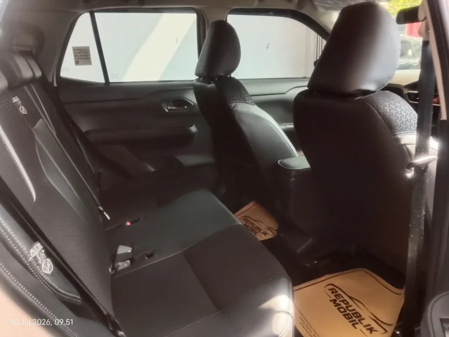 Foto Mobil Bekas Kabin Belakang Toyota Raize 1.0 GR Sport tahun 2022